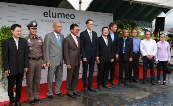 Gruppenbild mit Dr. Peer Gebauer (amtierender deutscher Botschafter in Thailand), Boris Kirn (Juwelo-Geschäftsführer), Mitsunari Yoshimoto (Chef-Edelsteineinkäufer), Samard Loyfar (Gouverneur der Provinz von Chanthaburi), Sukit Sridichainanta (Bezirksbürgermeister in Chanthaburi) 