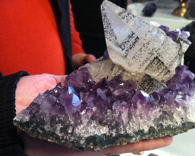 Amethyst mit Kalzit und Schwarzem Turmalin