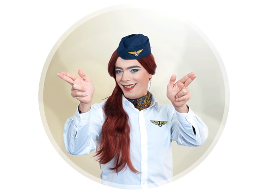 Na, wie heißt diese hübsche Stewardess?