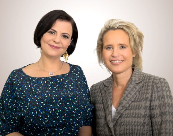 Juwelo-Geschäftsführerin Annette Freising und Geschäftsführerin SOS-Kinderdörfer Global Partner GmbH Sabine Fuchs